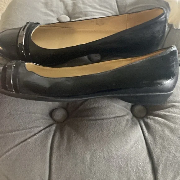 Naturalizer patent leather black flats with silver buckle - Picture 8 of 11